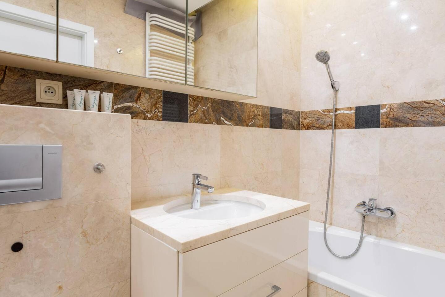 Superb Czerska Family Apartment Варшава Екстериор снимка