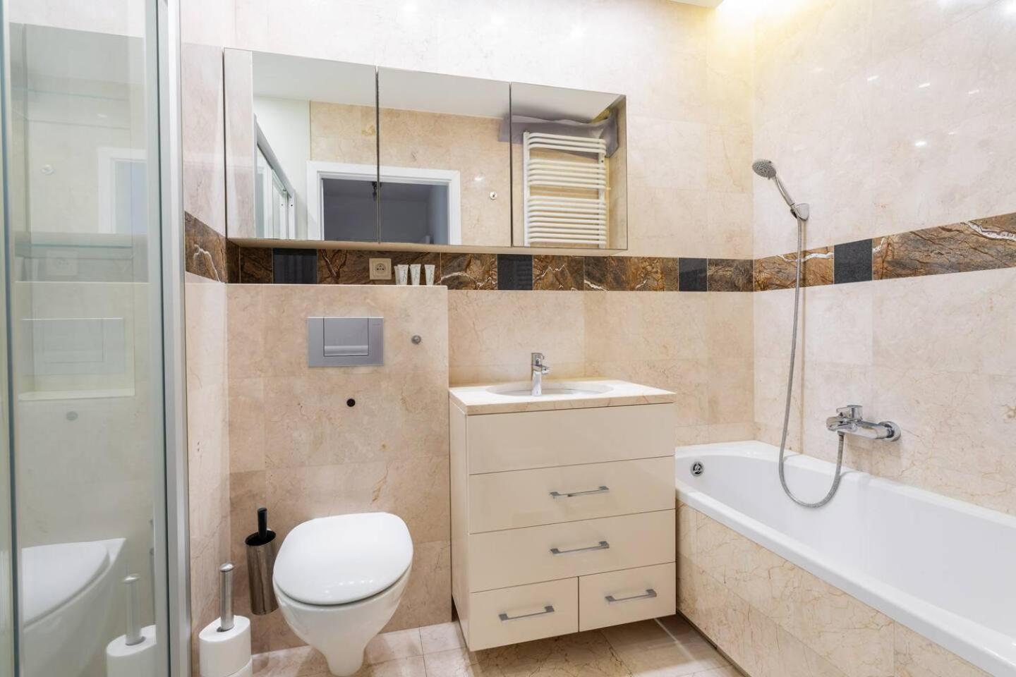 Superb Czerska Family Apartment Варшава Екстериор снимка